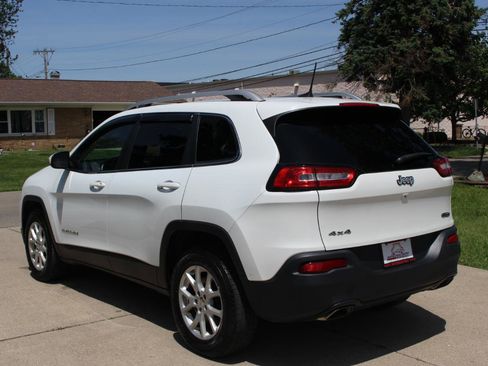 Used 2017 Jeep Cherokee Latitude w/ Cold Weather Group AWD/4WD image 7