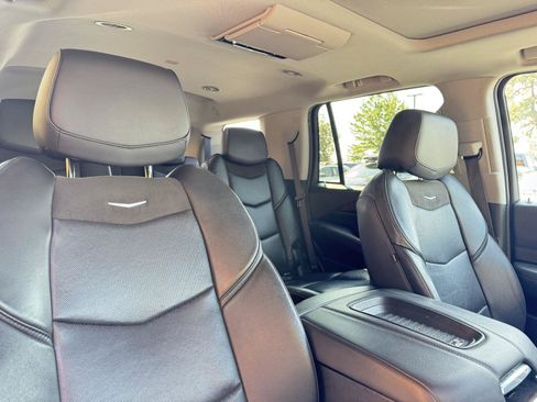 Used 2018 Cadillac Escalade Premium Luxury AWD/4WD image 31