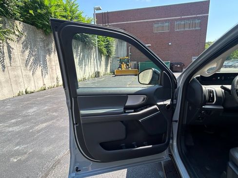 Used 2025 Ford Expedition Active AWD/4WD image 13