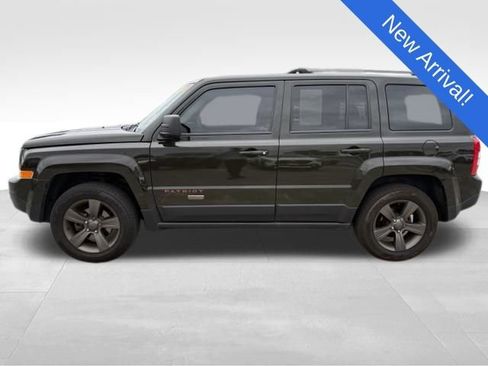 Used 2017 Jeep Patriot 75th Anniversary w/ Power Value Group AWD/4WD image 4