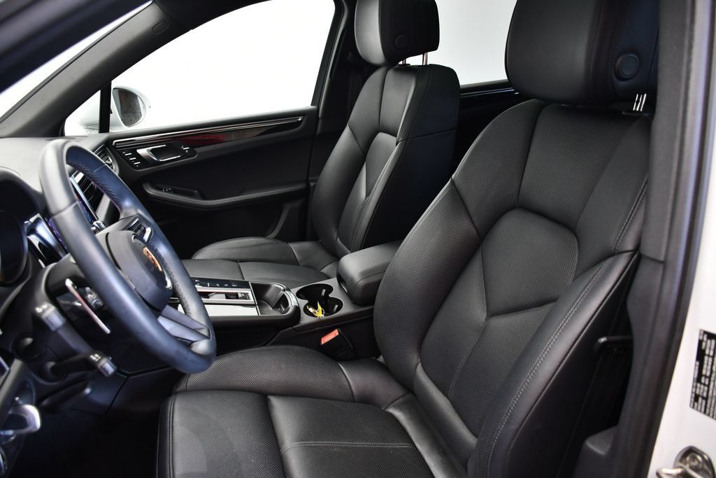 Certified 2023 Porsche Macan AWD/4WD image 5
