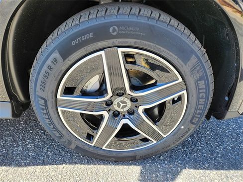 New 2025 Mercedes-Benz GLC 300 4MATIC image 18