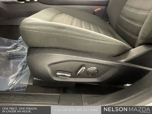 Used 2019 Ford Fusion SE image 25