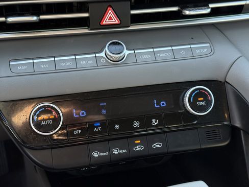 Used 2024 Hyundai Elantra SEL image 22