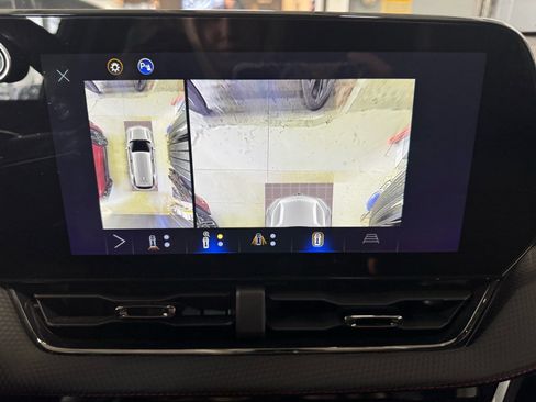 Used 2025 Chevrolet Equinox RS w/ Safety and Technology Package image 23