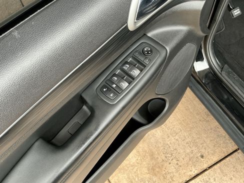 Used 2020 Jeep Grand Cherokee Laredo w/ 18" Wheel & 8.4" Radio Group image 15