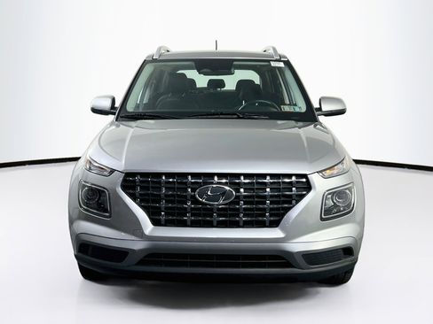 Used 2023 Hyundai Venue SEL FWD image 2