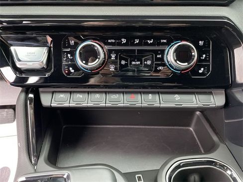 Used 2025 GMC Sierra 1500 AT4 w/ AT4 Premium Package image 18