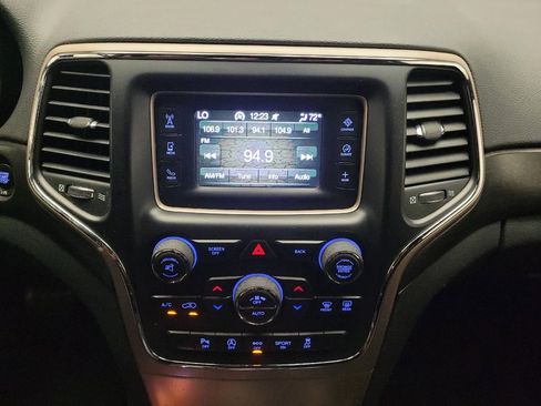 Used 2017 Jeep Grand Cherokee Laredo AWD/4WD image 25