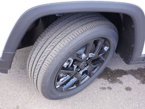 New 2025 Jeep Compass Latitude w/ Sun & Sound Group image 9