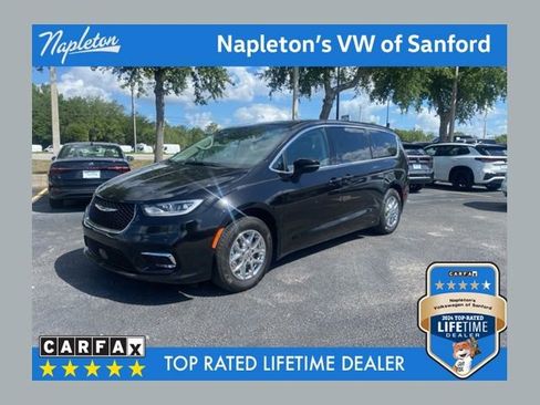 Used 2024 Chrysler Pacifica Touring-L FWD image 1