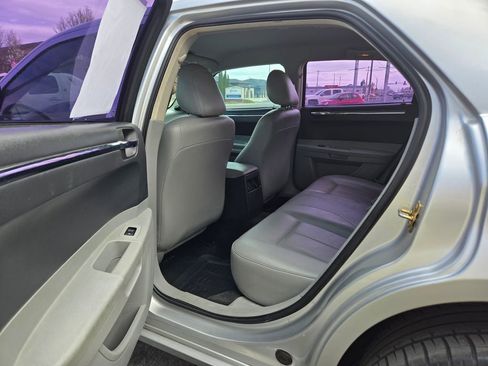 Used 2006 Chrysler 300 Touring image 16