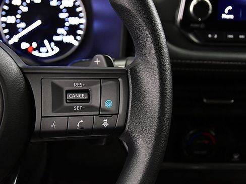 Used 2024 Nissan Rogue SV AWD/4WD image 19