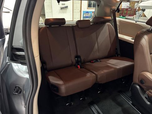 Used 2017 Toyota Sienna Limited FWD image 69