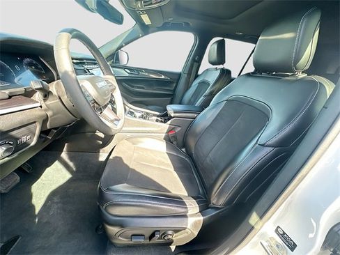 Used 2023 Jeep Grand Cherokee Altitude image 20