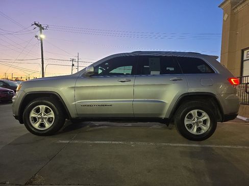 Used 2017 Jeep Grand Cherokee Laredo w/ Quick Order Package 2BE image 8