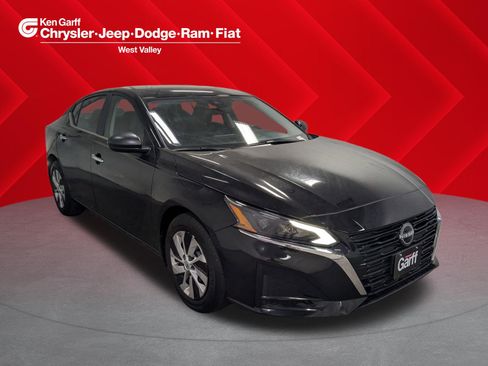 Used 2025 Nissan Altima 2.5 S FWD image 1