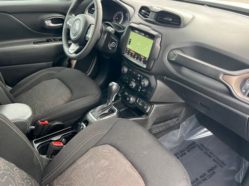 Used 2023 Jeep Renegade Latitude AWD/4WD image 16