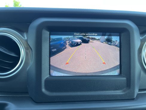 Used 2021 Jeep Wrangler Unlimited Sahara AWD/4WD image 28