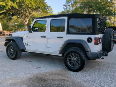 Used 2024 Jeep Wrangler Unlimited Sport AWD/4WD image 16