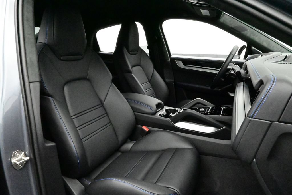 Certified 2026 Porsche Cayenne Turbo GT AWD/4WD image 18