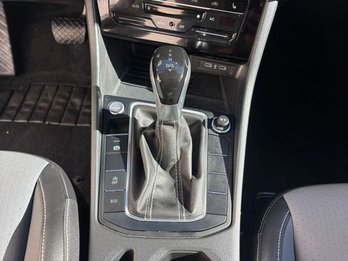 Used 2025 Volkswagen Jetta SE image 41