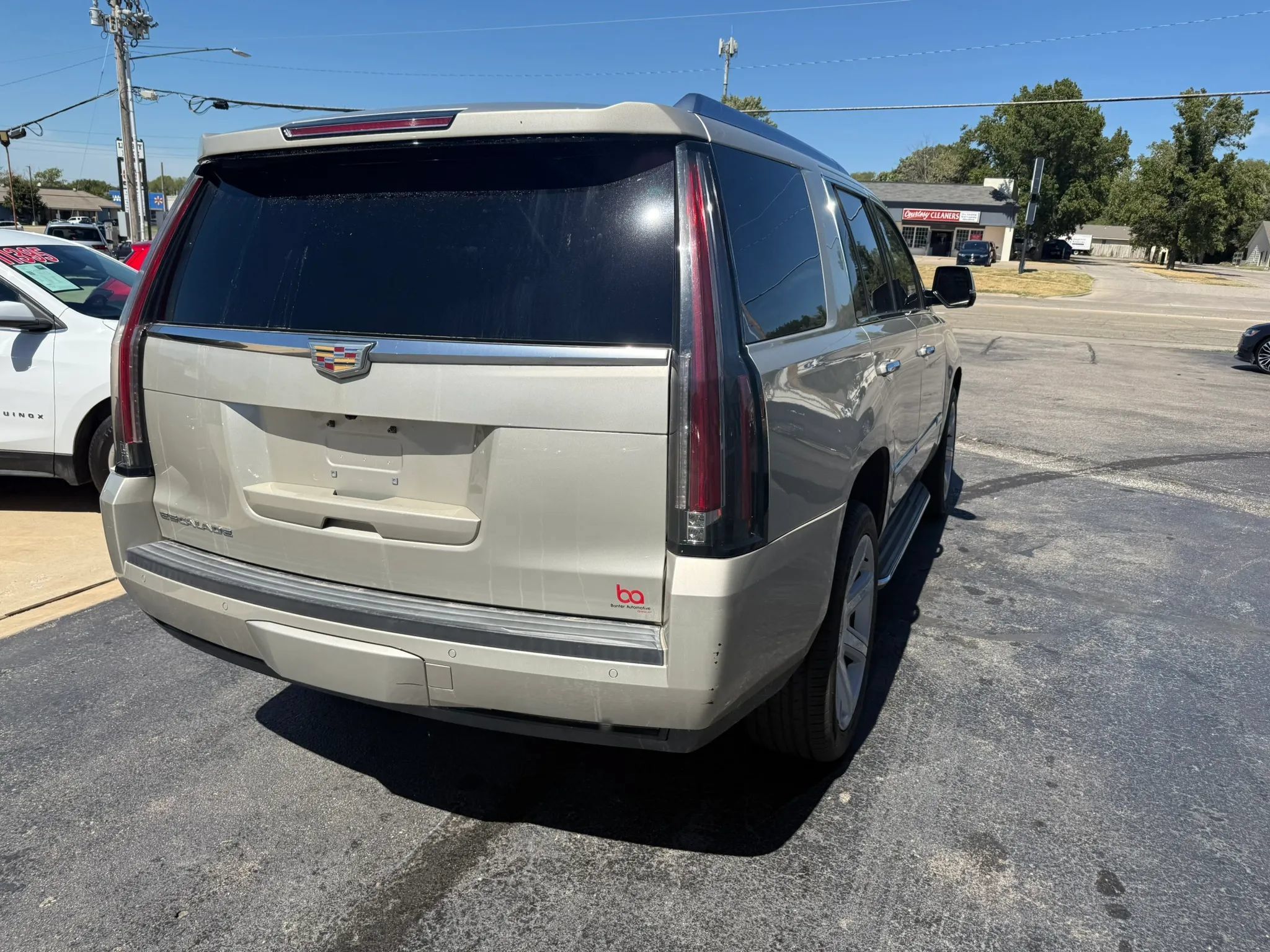 Used 2016 Cadillac Escalade Luxury AWD/4WD image 7