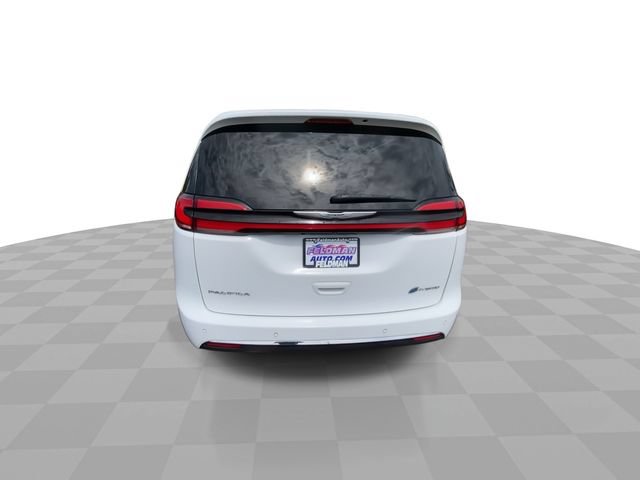 Used 2024 Chrysler Pacifica Limited FWD image 9
