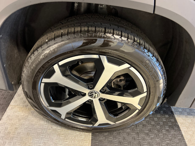 Certified 2025 Volkswagen Tiguan SE FWD image 15