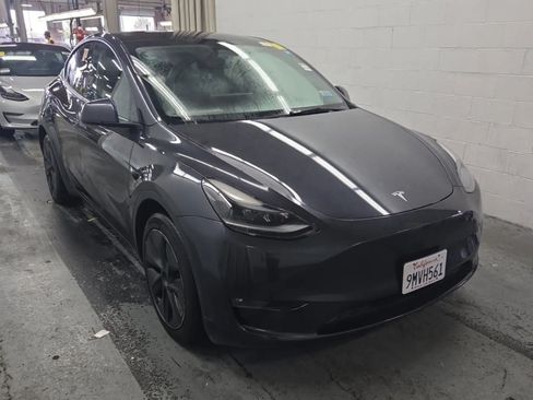 Used 2024 Tesla Model Y Long Range AWD/4WD image 6
