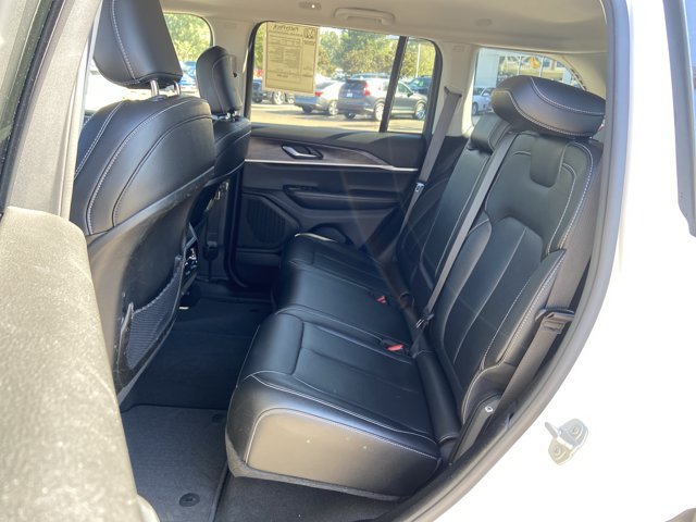 Used 2023 Jeep Grand Cherokee Limited AWD/4WD image 19