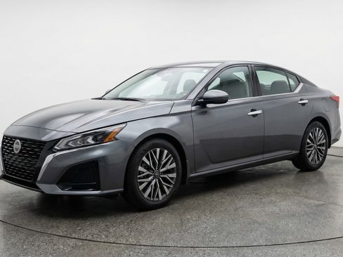 Used 2025 Nissan Altima 2.5 SV image 3