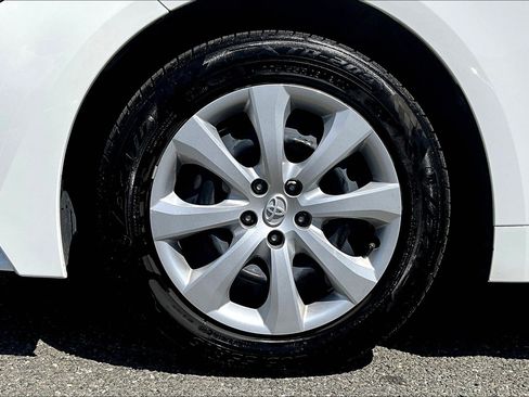 Used 2025 Toyota Corolla LE FWD image 9
