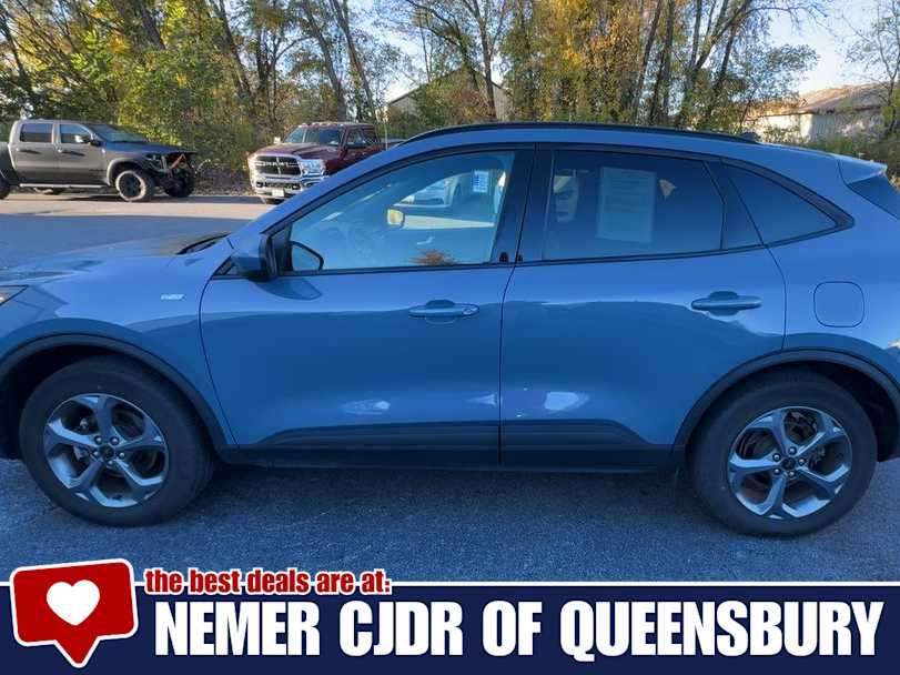 Used 2025 Ford Escape ST-Line Select AWD/4WD image 5