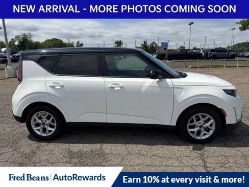 Used 2023 Kia Soul S FWD image 8