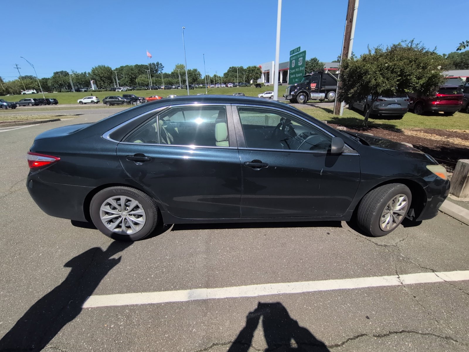 Used 2016 Toyota Camry LE FWD image 4