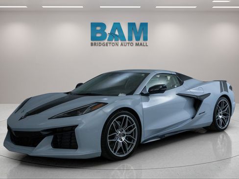 Used 2024 Chevrolet Corvette Z06 RWD image 3