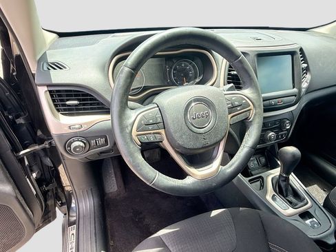 Used 2016 Jeep Cherokee Latitude w/ Safety/Convenience Group FWD image 12