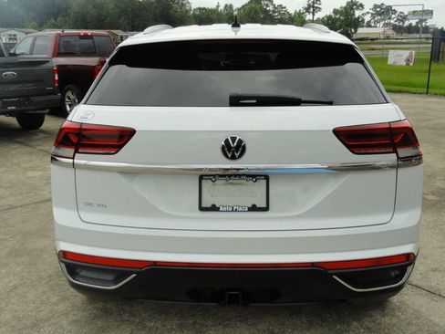 Used 2020 Volkswagen Atlas Cross Sport SE FWD image 4