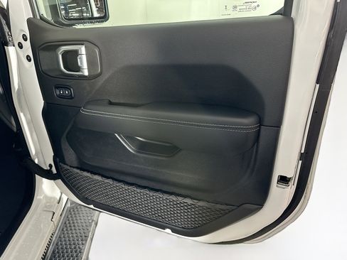 Used 2023 Jeep Wrangler Sahara w/ Cold Weather Group image 31