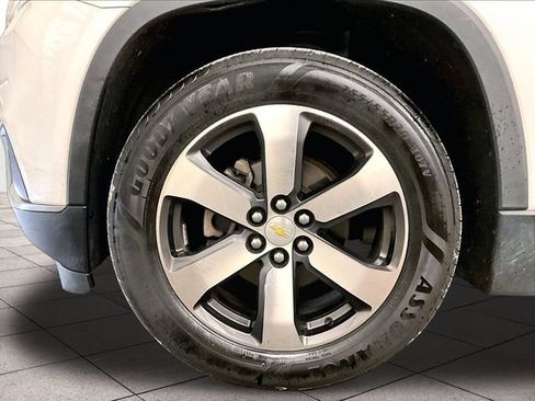 Used 2019 Chevrolet Traverse LT w/ LT Premium Package AWD/4WD image 9