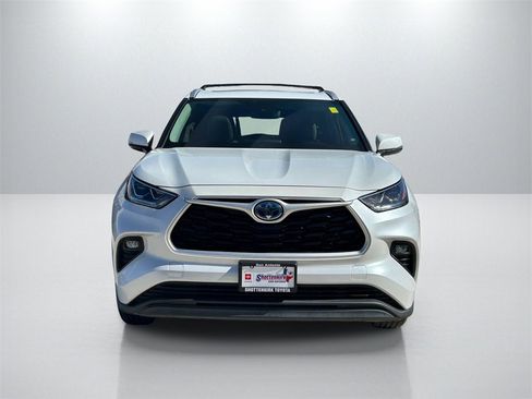 Used 2022 Toyota Highlander Bronze Edition image 2