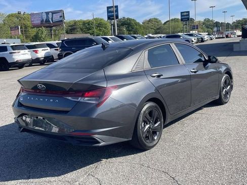 Used 2021 Hyundai Elantra SEL w/ Convenience Package image 3