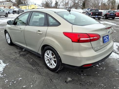 Used 2016 Ford Focus SE image 3