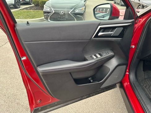 Used 2024 Mitsubishi Outlander SE image 9