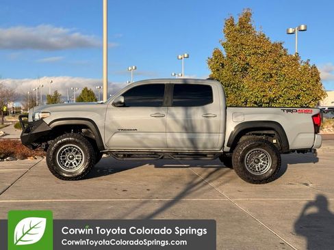 Used 2019 Toyota Tacoma TRD Off-Road AWD/4WD image 4