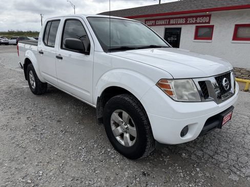 Used 2012 Nissan Frontier SV image 1