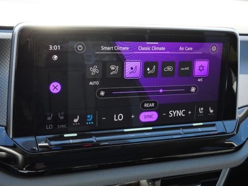 Certified 2025 Volkswagen Atlas Peak Edition SE AWD/4WD image 24