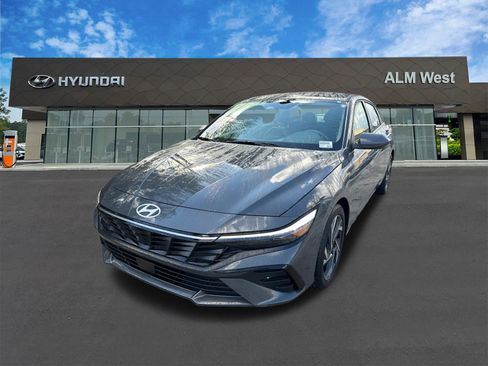 Used 2025 Hyundai Elantra SEL w/ Cargo Package image 1