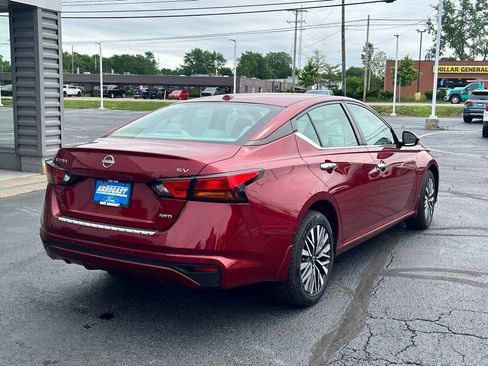 Used 2023 Nissan Altima 2.5 SV AWD/4WD image 5